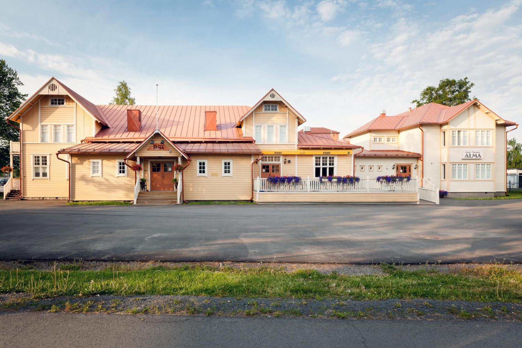 Hotelli-Ravintola Alma Сейняйоки Экстерьер фото